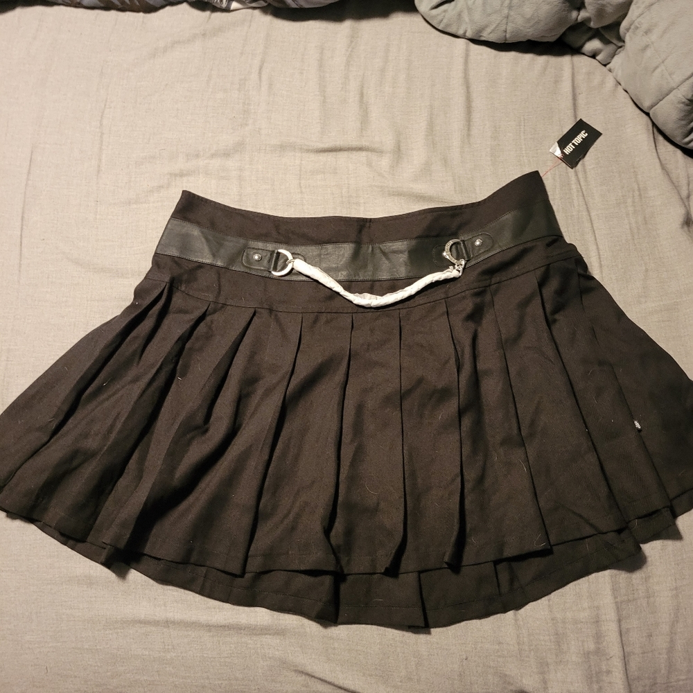 Hot Topic Plus Size Pleated Skirt with Chain